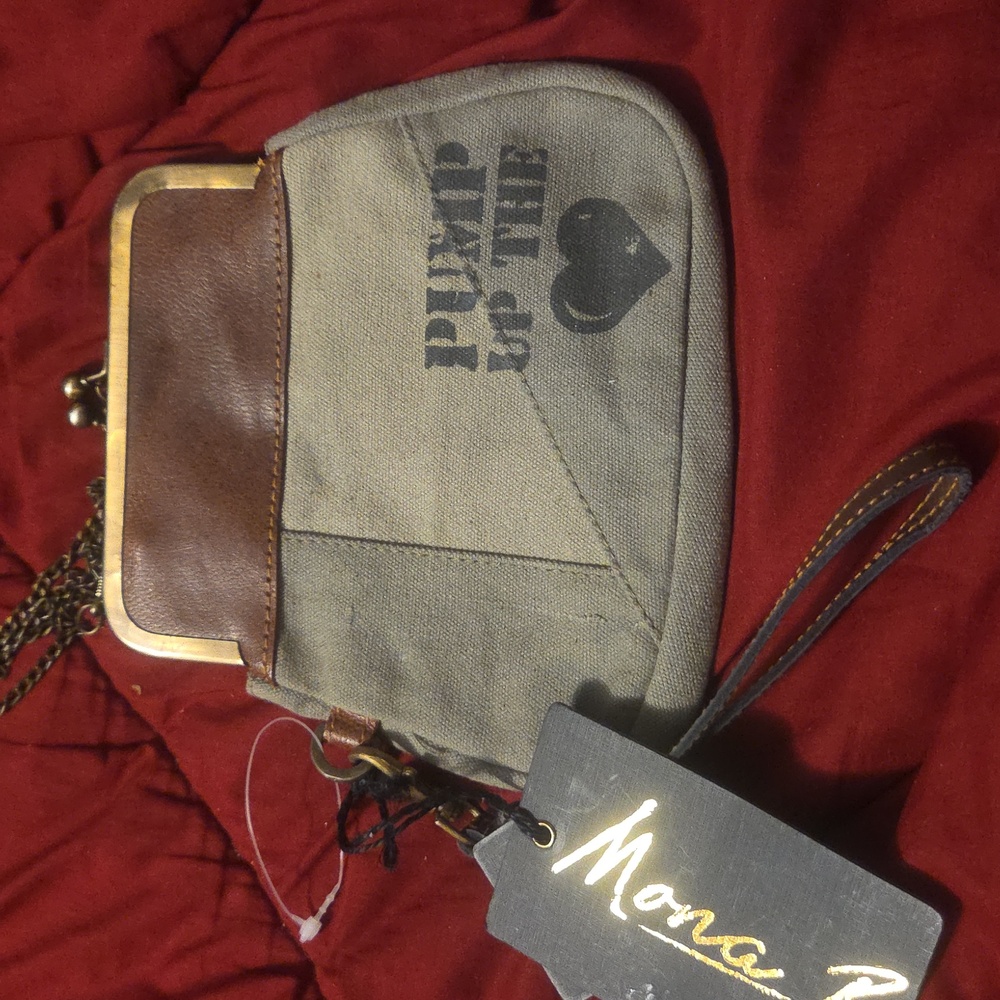 PUMP IT UP CROSSBODY HANDBAG